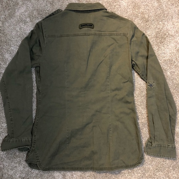 Quicksilver shirt. - Picture 2 of 3